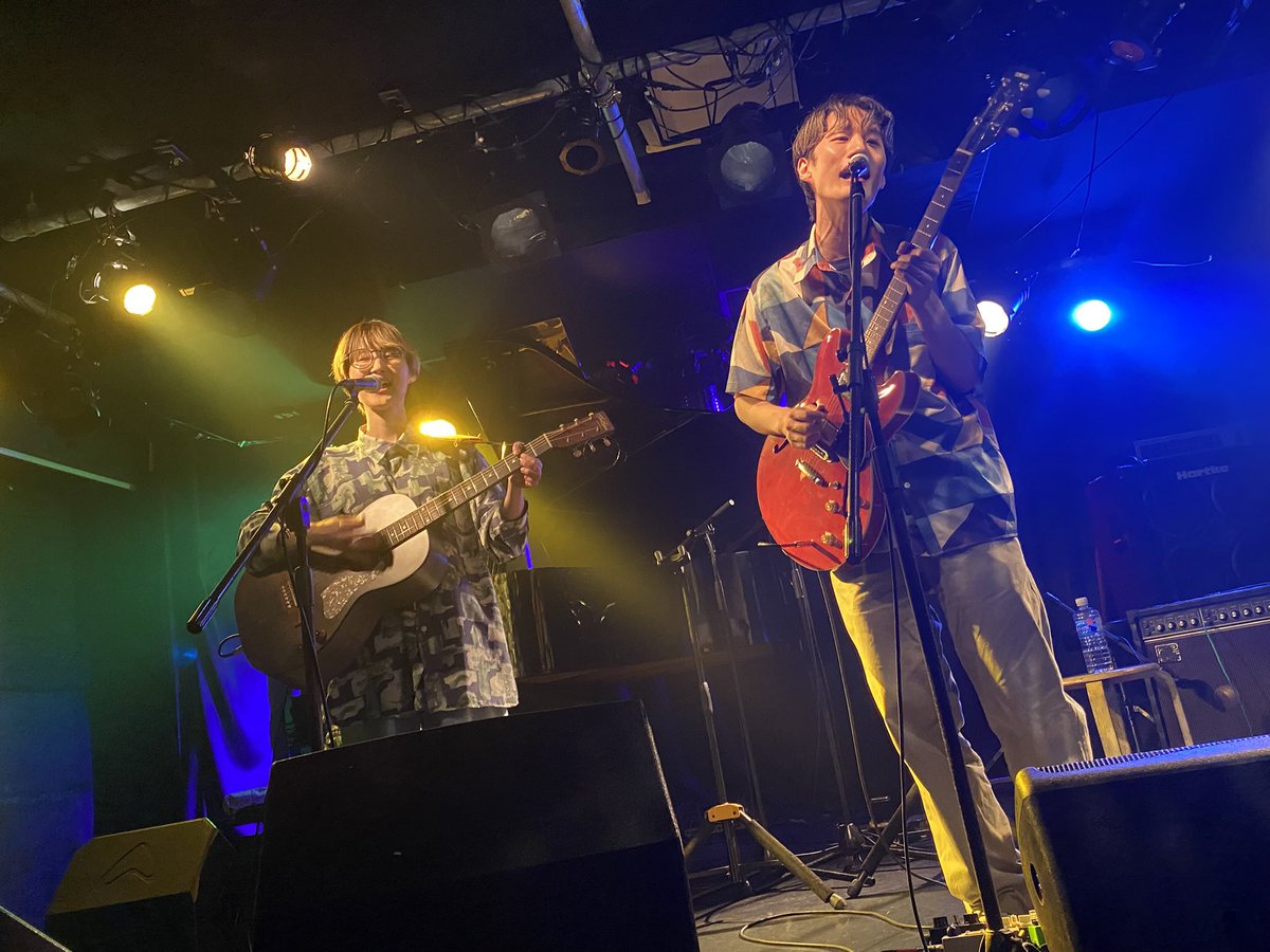 one_tonee's tweet photo. 共演のジャンさんSTAFF
RIEさんが撮ってくださった写真です📸
演奏中と、謎の集合SHOT(笑)

@JTH_staff 
@riepyramid https://t.co/FNaw0Hi9AY