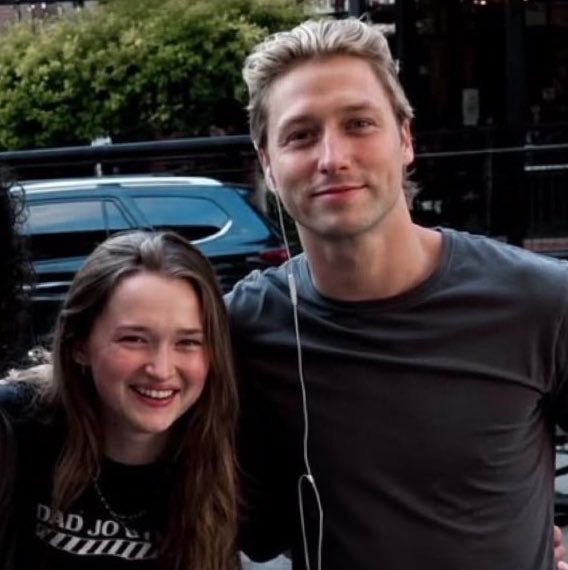 alliecatkay's tweet photo. some of my fav off campus lore is that allie &amp; logan are so competitive that they made dean &amp; grace be partners for the family games bc they wanted to always win https://t.co/v6EJCa0dYu