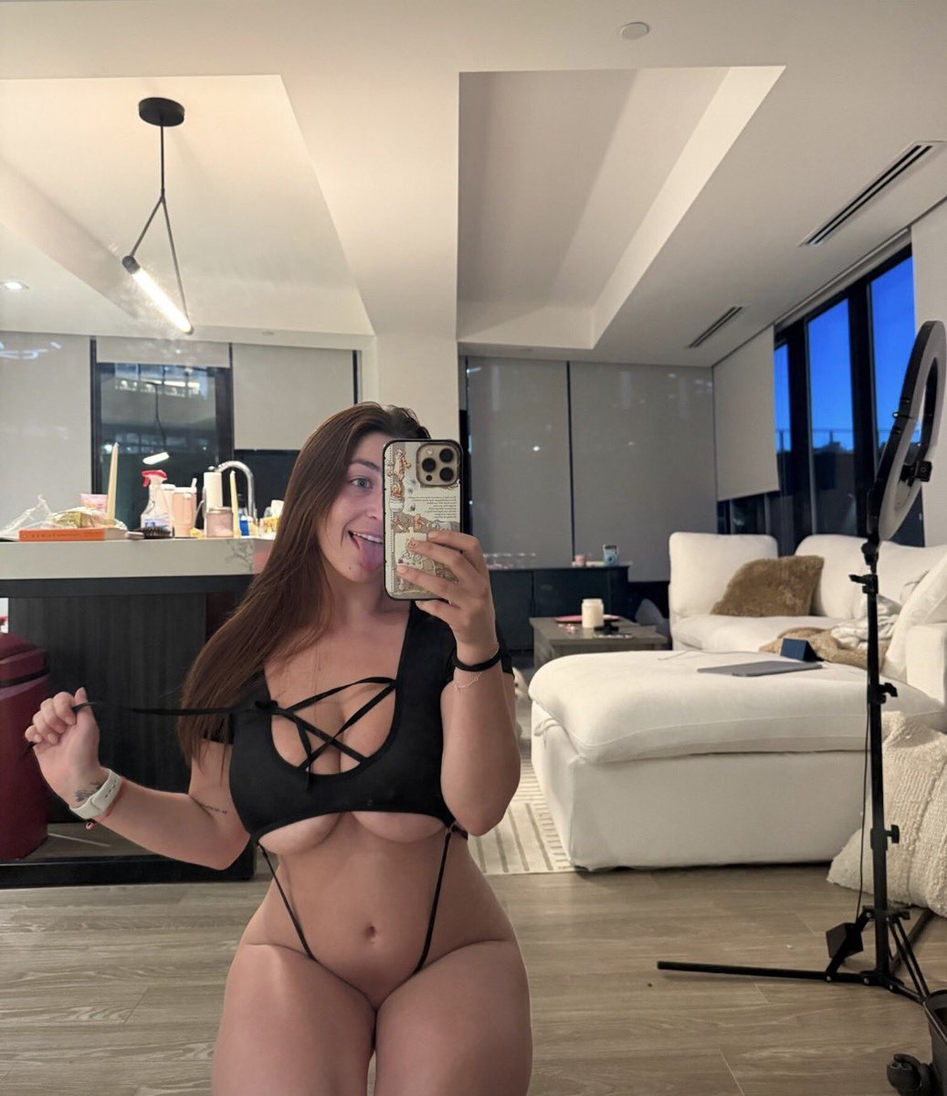 therealmariiee5's tweet photo. Hi guys anyone down for FT fun 🤩. Dm me guys. https://t.co/UHFacZEu7p