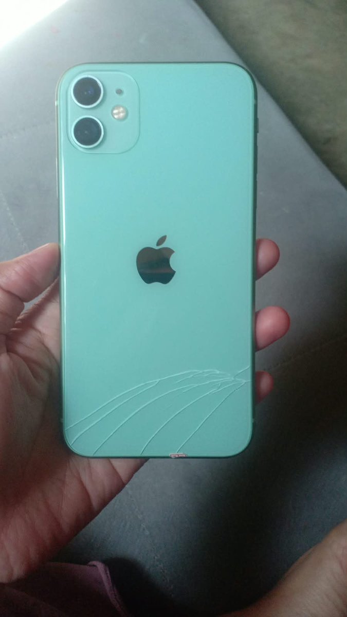gooddaay69's tweet photo. @ZoomexOfficial My first iPhone: iPhone 11 ๐ Still keeping it, cracks and all because some memories are worth more than a perfect screen.
#ZoomexStory #MyFirstIPhone https://t.co/gVaN1IK2w7