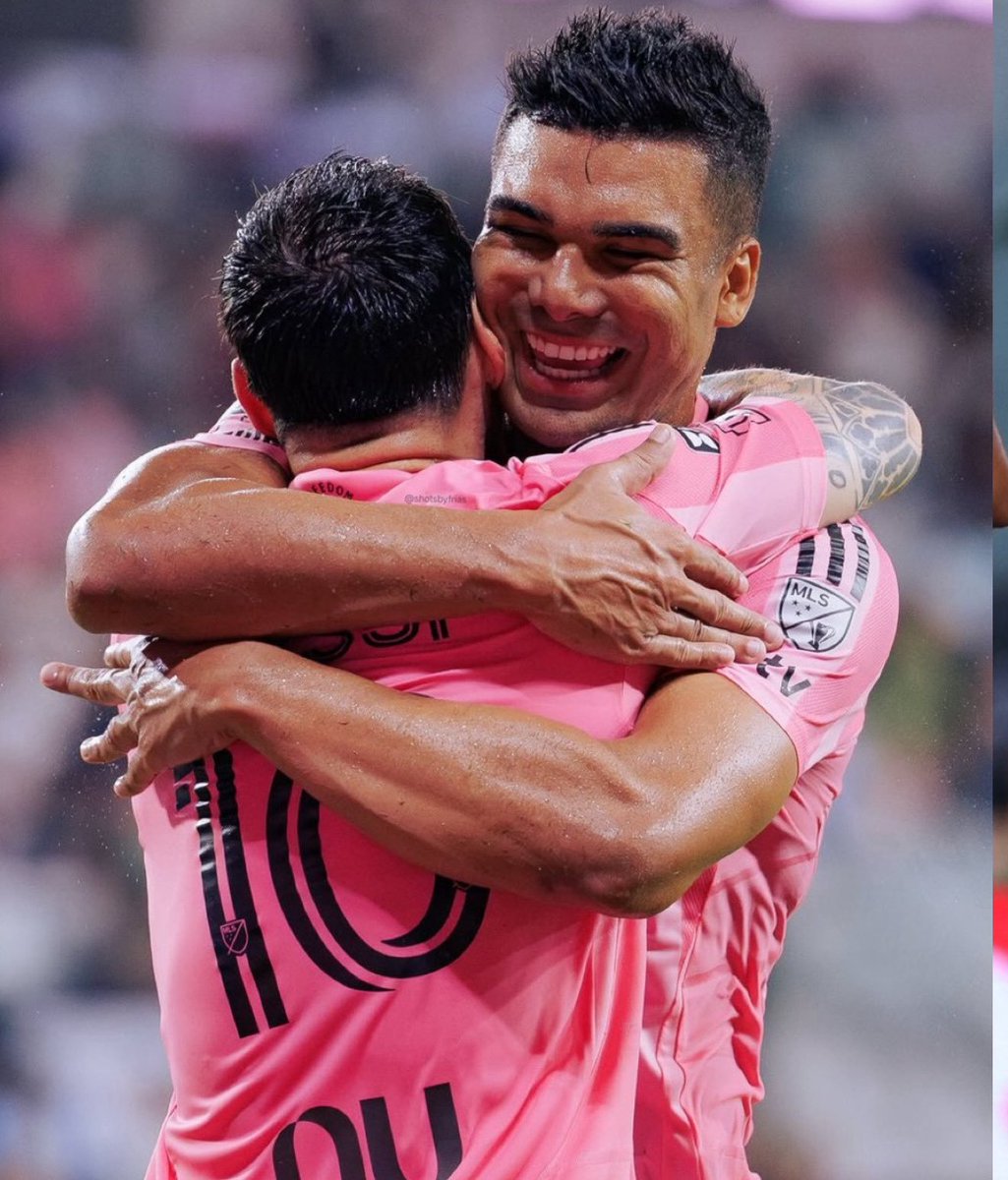 MessiLeoBrasil_'s tweet photo. 🚨🎙️ Casemiro em entrevista após o jogo:

"É um prazer jogar ao lado de Lionel Messi. A gente jogou menos de 10 partidas juntos e ele já deu várias assistências. Sem dúvidas Messi é o melhor jogador que eu já joguei na minha carreira." https://t.co/iLV7AMgfkF