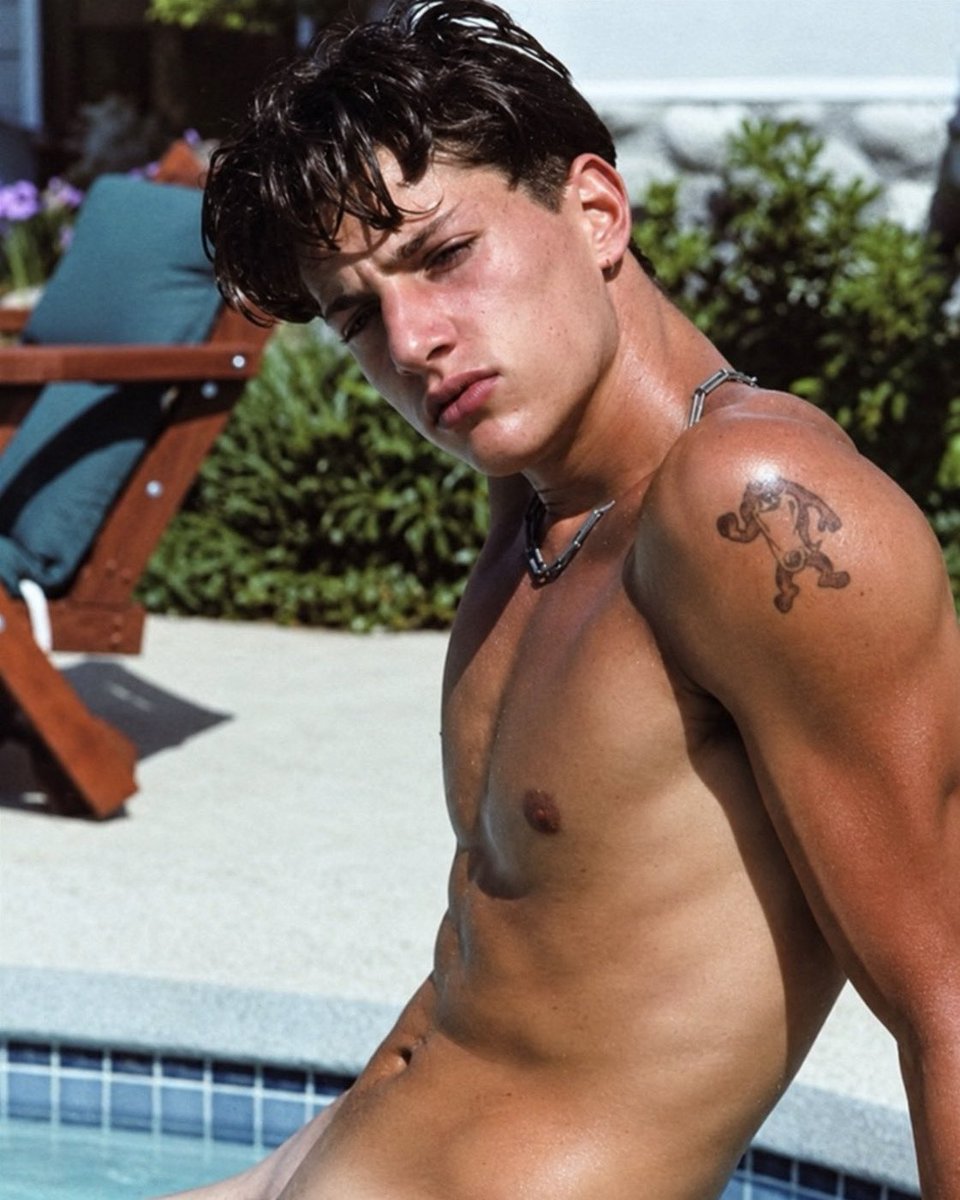 lucascrqr's tweet photo. simon rex in hot sessions 3, 1994. https://t.co/WNpRe3myyX