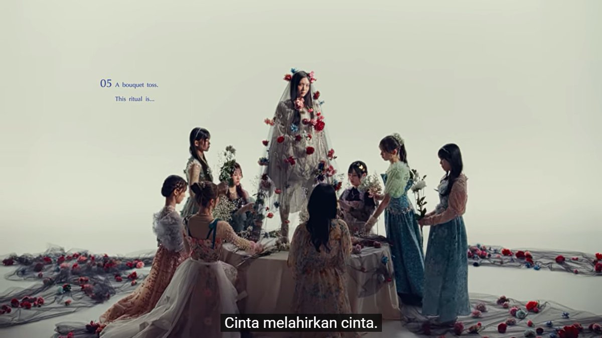 aozora_ands_48's tweet photo. Kritik sosial bagaimana pernikahan saat ini hanya dipandang sebagai status sosial yang menjadikan perempuan hanya sebagai "produk". Perempuan sering kali menjadi subordinan di bawah kendali laki-laki. Hal ini ditunjukkan dengan Airi yang seolah-olah sebagai "pajangan" https://t.co/7YICpucXJh