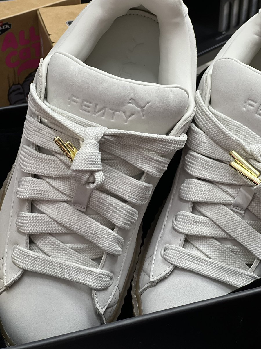 Befullimm's tweet photo. PUMA x FENTY 🤍
ไซส์ 26.5 ค่ะ เท้า 24.5ใส่ได้
2900฿ รวมส่งค่ะ แท้100% อุปกรณ์ครบ

ตำหนิ 1 จุด ใส่ 2 ครั้ง สภาพมือ1 
ถ่ายจากของจริงค่ะ
__
#ส่งต่อรองเท้า #ส่งต่อpuma #พรีpuma #pumaspeedcat #pumathailand #รองเท้าผ้าใบมือสอง #pumaspeedcatballet #pumathailand https://t.co/qiWsLaHJw6