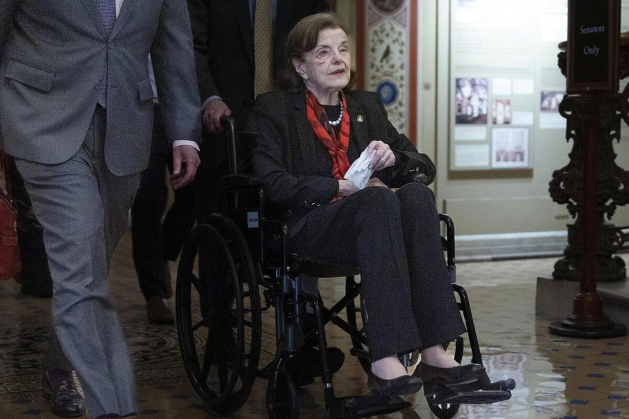 CityBureaucrat's tweet photo. My dream is to be wheeled into the Senate on a gold-plated gerousia chariot like this, drool pooling in my lap as my beautiful young assistant helps me press the deciding yay vote on the Young Men Need to Man Up and Serve This Nation Of Immigrants act. https://t.co/IlKhsQci7n