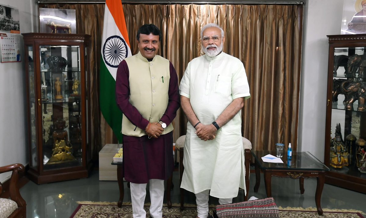 vinod_moradiya's tweet photo. સર્વમાન્ય વૈશ્વિક નેતા આદરણીય વડાપ્રધાન શ્રી નરેન્દ્રભાઈ મોદી સાહેબને જન્મદિવસ નિમિત્તે હાર્દિક શુભકામનાઓ.

પ્રભુ શ્રી રામને પ્રાર્થના કે આપને ઉત્તમ સ્વાસ્થ્ય, દીર્ઘાયુષ્ય અને સતત રાષ્ટ્રસેવાની શક્તિ પ્રાપ્ત થાય.

#HappyBdayPMModi

@narendramodi @PMOIndia https://t.co/CAKjVafV9E