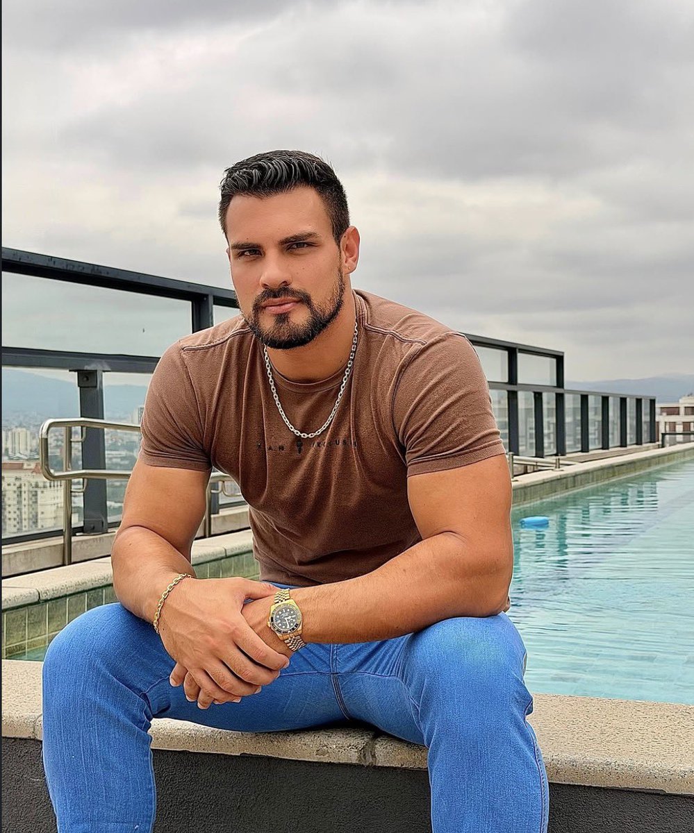 band_souzza's tweet photo. descobri que tenho T**** em vesgo porque toda vez que eu vejo esse aqui desce 3L de baba da minha bct  
#ProvaDoFazendeiro 
#AFazenda18 https://t.co/SQGTy4uPC9