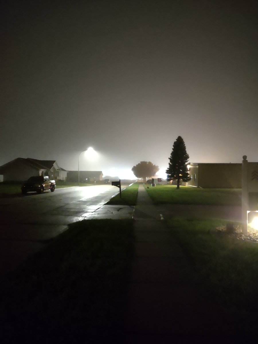 roxman4ever's tweet photo. @NWSOmaha Got about a 1 mile visibility in Columbus. https://t.co/YI8KEqU0ZZ