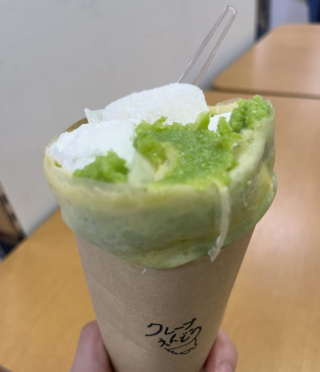 lurerone's tweet photo. 大阪では時間なくて食べられなかったクレープ！ずんだ生クリームにぎゅうひ、生クリーム1スクープ追加。大満足。大阪からの催事出店ありがとうございます、助かる https://t.co/iYJRuob0Oe