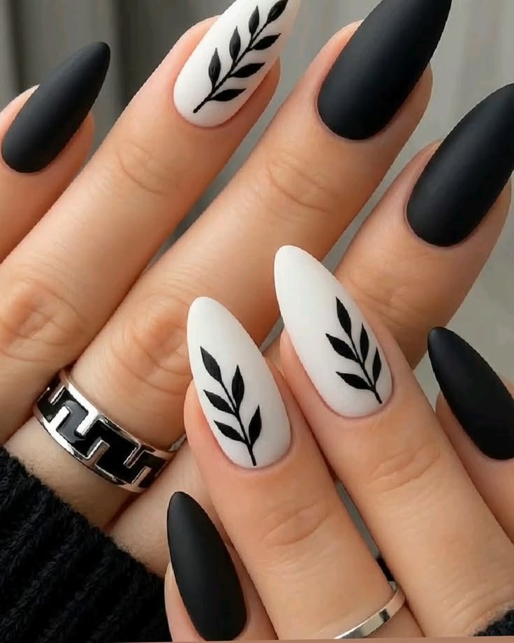 simplyahooman6's tweet photo. Just a girl needing money so I can get these nails done https://t.co/ZgHttHAAHn