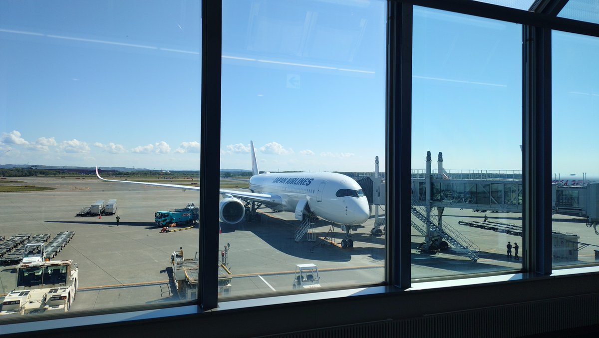 TsureDsure_'s tweet photo. 本日は北海道最終日！
最後に新千歳空港内を観光しました！
新千歳は想像以上に店舗が充実しててびっくり

財布紛失云々（自業自得）でちゃんもした海鮮系食べれなかったから滑り込みで食べれて良かった！

景色はいいし食事は美味いしいい所づくめでした、ありがとう北海道！ https://t.co/b0el8WZcpG