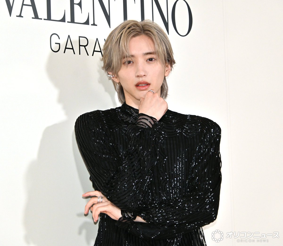 oricon's tweet photo. なにわ男子・道枝駿佑
メゾン ヴァレンティノのアンバサダー就任🩷
⠀⠀
「デビューして初めて買ったブランドが
ヴァレンティノさんで…」
https://t.co/nxIZjlU7GB
⠀
パリ・ルーブル美術館隣のカフェが行きつけ
「細長いクロックムッシュを
ランチで食べるのが恒例」☕
https://t.co/u2sKHIYfdq https://t.co/EilbLnTvKa