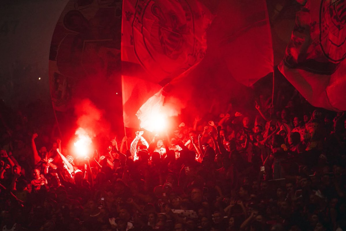 diasbernardotl's tweet photo. Nós
Por nós 
Pelos nossos
Pelo nosso lugar: o topo! 

QUEREMOS O PENTA! ❤️🖤 https://t.co/HILDUCGGB0