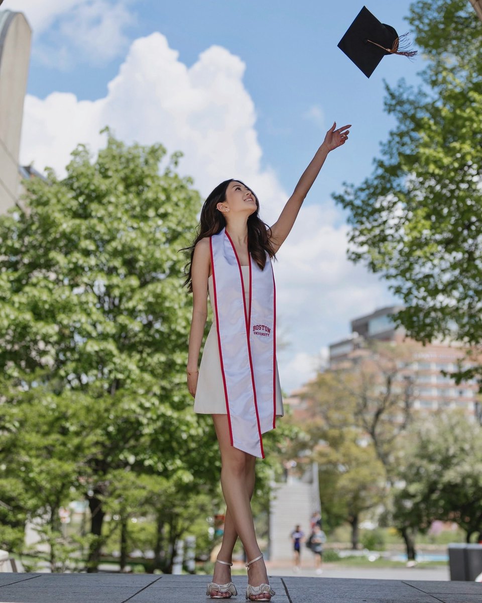 Shaa0v0's tweet photo. @jceex_ Mimie studied at Boston University in the US, so I guess that’s why she speaks English so fluently 🤔

https://t.co/vwdFlxw6Dg https://t.co/jKCX9Kec38