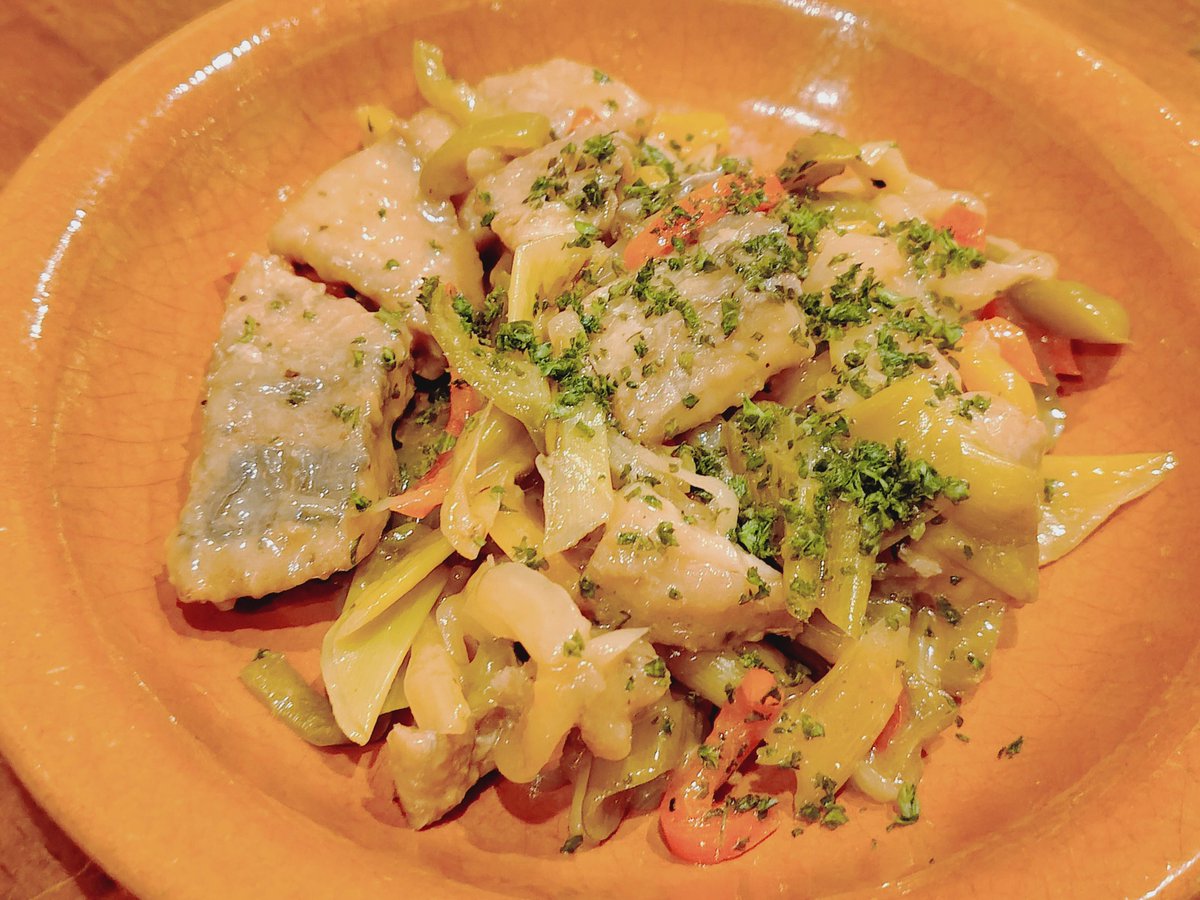 erika0105's tweet photo. 友人が美容師さんに教えてもらったという調布のお店。蟹🦀のキッシュも、ウニのキッシュも美味し���ったし、パテや、タコと茄子のマリネも美味しかった～🍺 https://t.co/aXZLLV2Mr4
