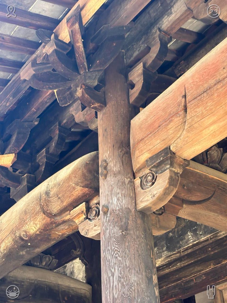 filolox's tweet photo. 🤧💨👬Old historic hay barns with tall open lofts, wooden beams and slatted walls allowed harvested hay to dry and stored winter feed for livestock, forming the heart of traditional family farm operations for generations. https://t.co/G15rY0bMaX