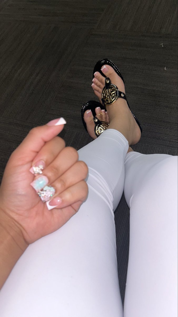 thereallpnd's tweet photo. Pretty feet😻 that’s what turns u on?😫 https://t.co/REci0KpeTt