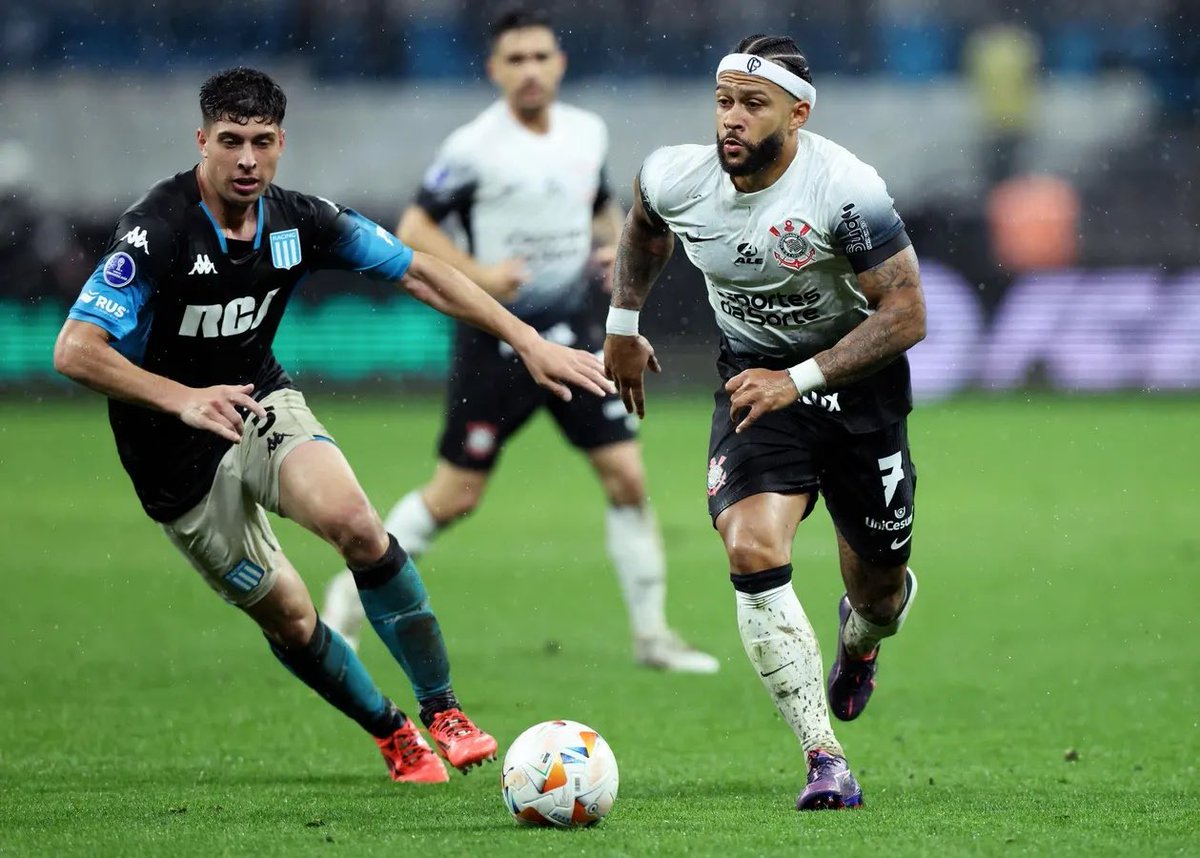 luki_gargiulo's tweet photo. ¿Qué esperaban de Memphis Depay? Un frío. https://t.co/Q1N0YFCyHK