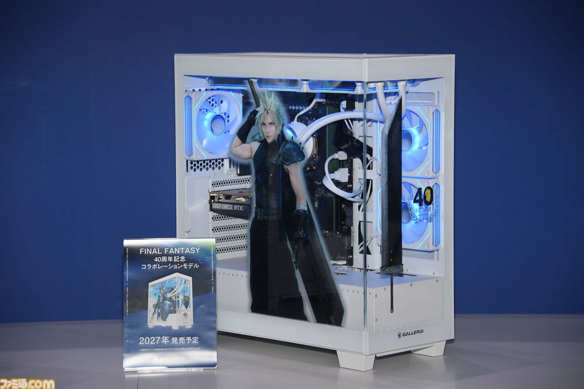 famitsu's tweet photo. 『FF』40周年記念のゲーミングPCがGALLERIAから2027年発売【TGS2026】

初代『ファイナルファンタジー』から『ファイナルファンタジー16』まで、ナンバリング全タイトルとコラボ
https://t.co/8zTL23r5JB

側面パネルをメインキャラのイラストが飾る。今回は『1』『7』『10』のデザインが発表された。 https://t.co/LLm4iV6CTX