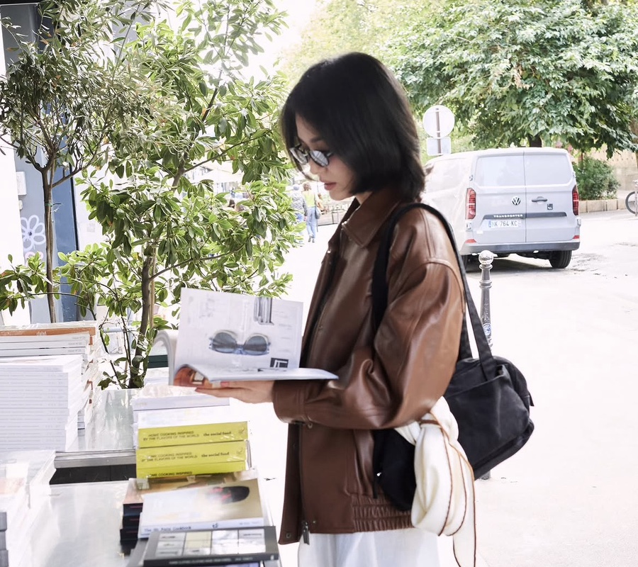 worldpopkorea's tweet photo. DEAR AUTUMN,

You arrived in Paris and found #SongHyekyo already waiting—
in quiet colors, shoulder-length hair,
and the kind of elegance that never needs to announce itself.
Some people follow the seasons.
She seems to arrive with them. 🍂
📷 Instagram: Song Hye-kyo https://t.co/BiKLO8hz9m
