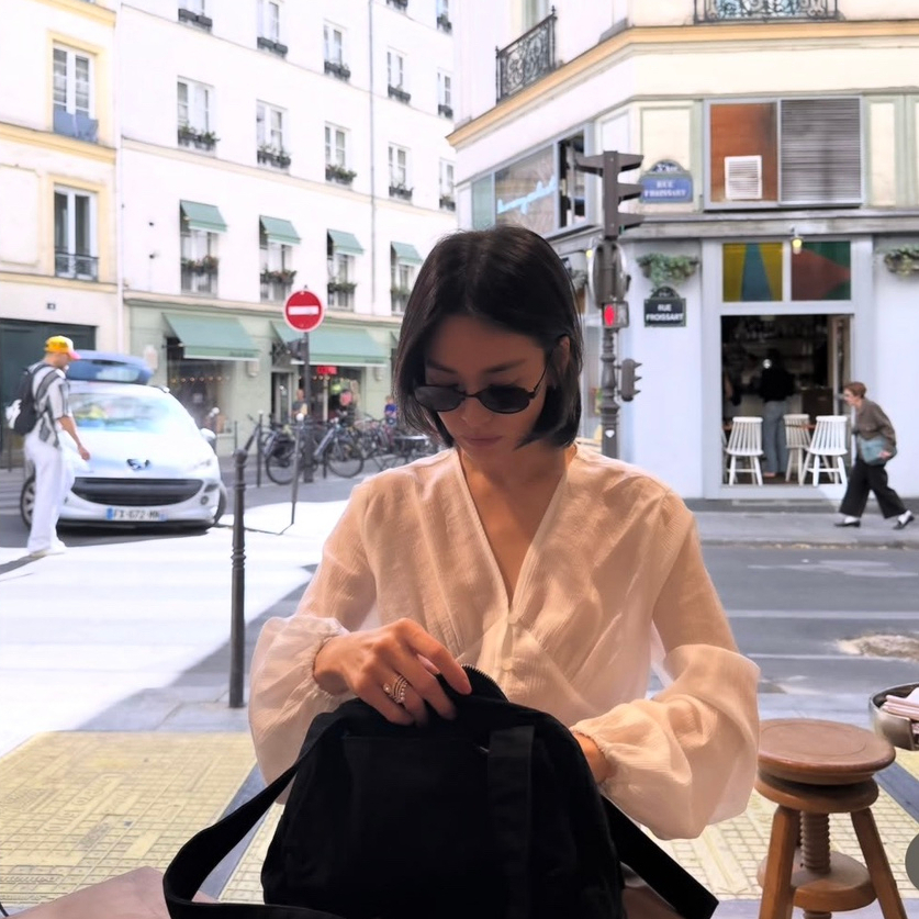 worldpopkorea's tweet photo. DEAR AUTUMN,

You arrived in Paris and found #SongHyekyo already waiting—
in quiet colors, shoulder-length hair,
and the kind of elegance that never needs to announce itself.
Some people follow the seasons.
She seems to arrive with them. 🍂
📷 Instagram: Song Hye-kyo https://t.co/BiKLO8hz9m