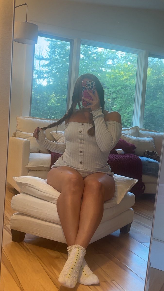 celyjfy's tweet photo. Is this a good dinner dress? 🤭 https://t.co/GMZFF0BhIO