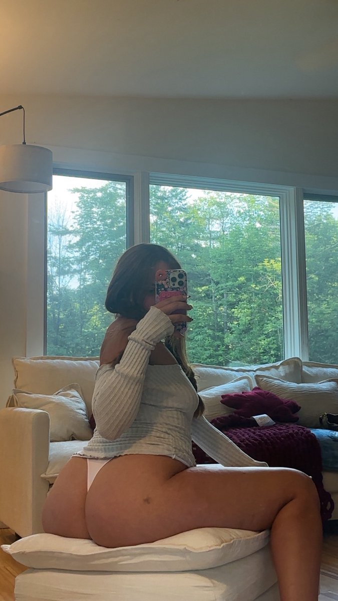 celyjfy's tweet photo. Is this a good dinner dress? 🤭 https://t.co/GMZFF0BhIO