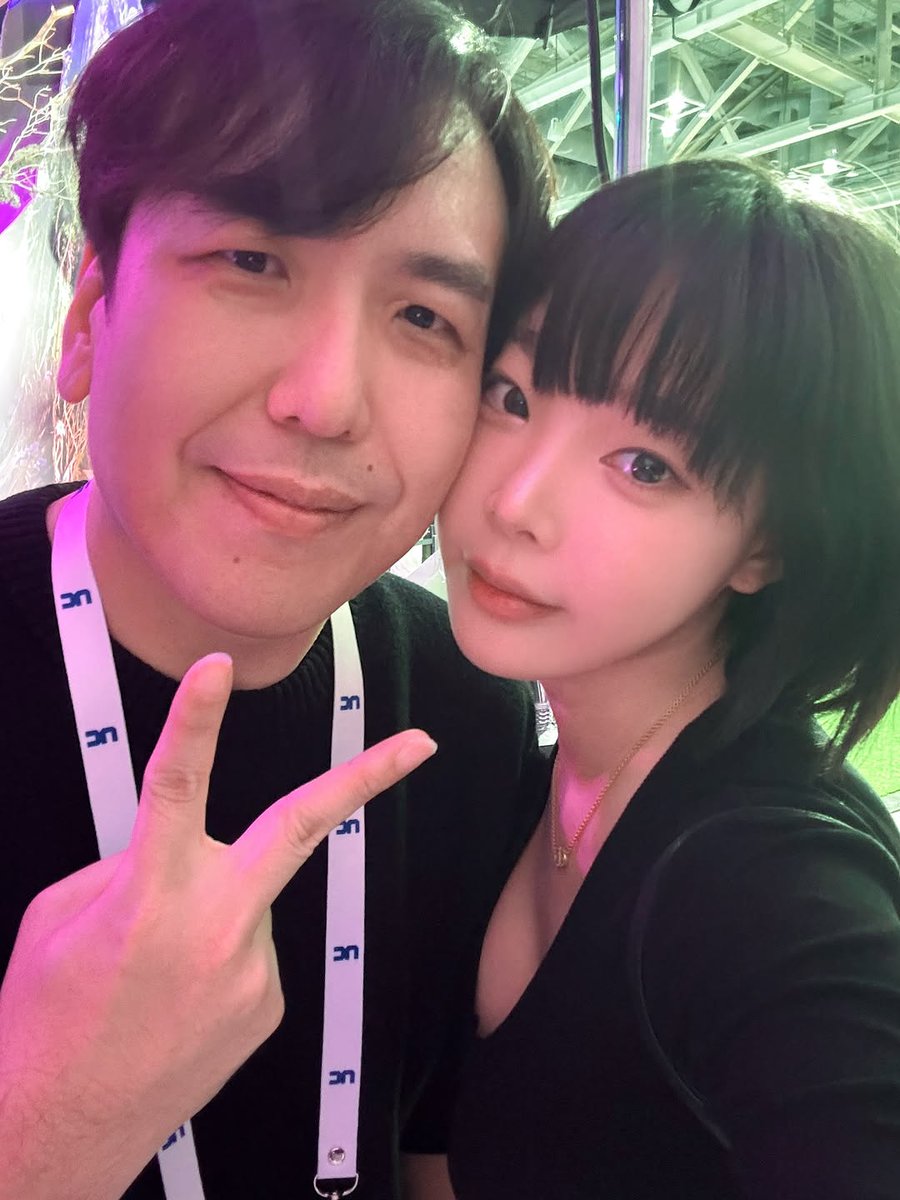 sgfyd's tweet photo. 지스타 정말 즐거웠어요 (^^)v

팬분들 많이 와주시고 예쁘게 봐주셔서 감사해요 뿅뿅
아이온2 천족 시엘 서버에서 만나요 >_~

사진은 디렉터님 ! https://t.co/jCg5XzlNbR