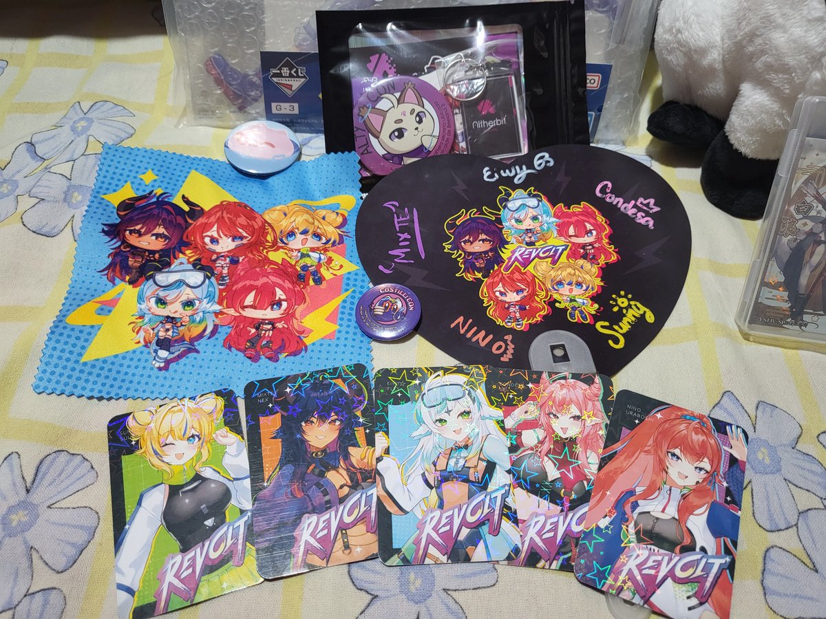 KezSketch's tweet photo. Me la pasé bn bomba en la AniMole, estando al lado de las personas que más quiero, en el concierto, pasando a la mesa de las chicas, conociendo personitas nuevas y esforzandome como staff de una increíble artista ✨💙
✨La merch esta preciosa✨
#kpxRevolt #Resisters #AniMole4 https://t.co/ipeBiUgRys