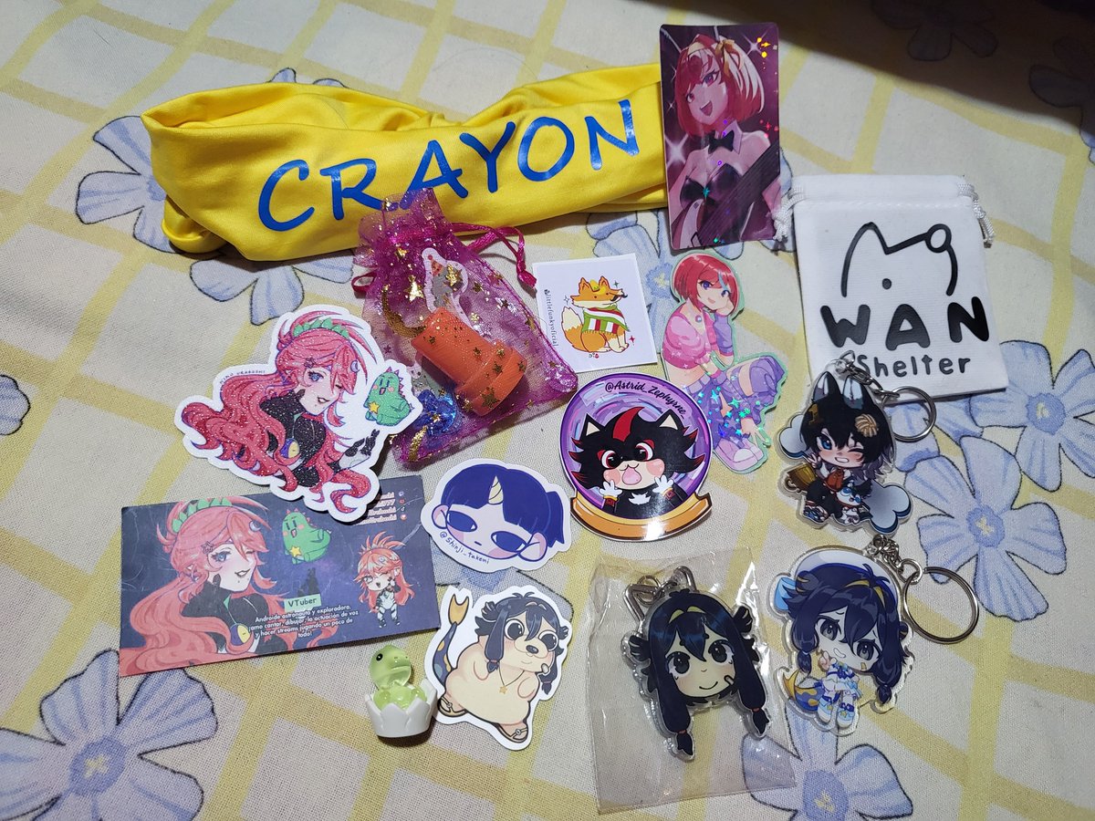 KezSketch's tweet photo. Me la pasé bn bomba en la AniMole, estando al lado de las personas que más quiero, en el concierto, pasando a la mesa de las chicas, conociendo personitas nuevas y esforzandome como staff de una increíble artista ✨💙
✨La merch esta preciosa✨
#kpxRevolt #Resisters #AniMole4 https://t.co/ipeBiUgRys