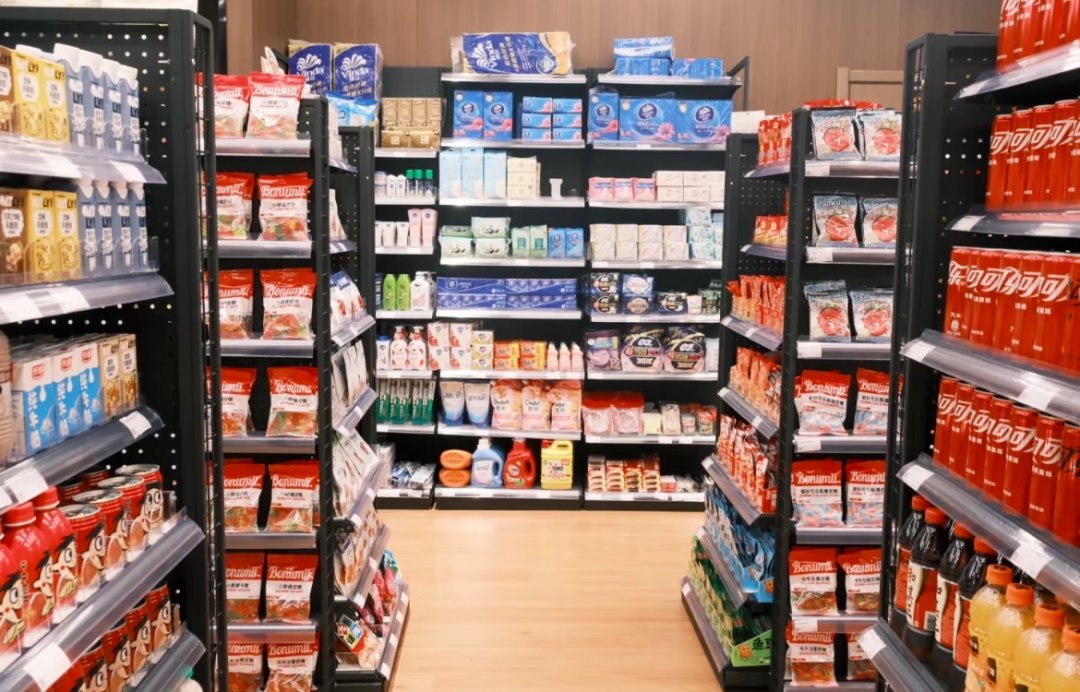 famkh248555's tweet photo. Stocked up on iced coffee, instant noodles u0026 snack packs for the busy weekend rush at the corner convenience store! Got all your go-to picks covered. https://t.co/02Ie1eZbOz