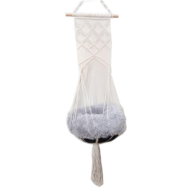 blosm277088's tweet photo. Just finished weaving a macramé plant hanger with recycled cotton rope!  Nothing beats the cozy vibe of handmade decor made with old materials. #HandmadeDIY #MacraméCraft， https://t.co/vjhdIEMU6r