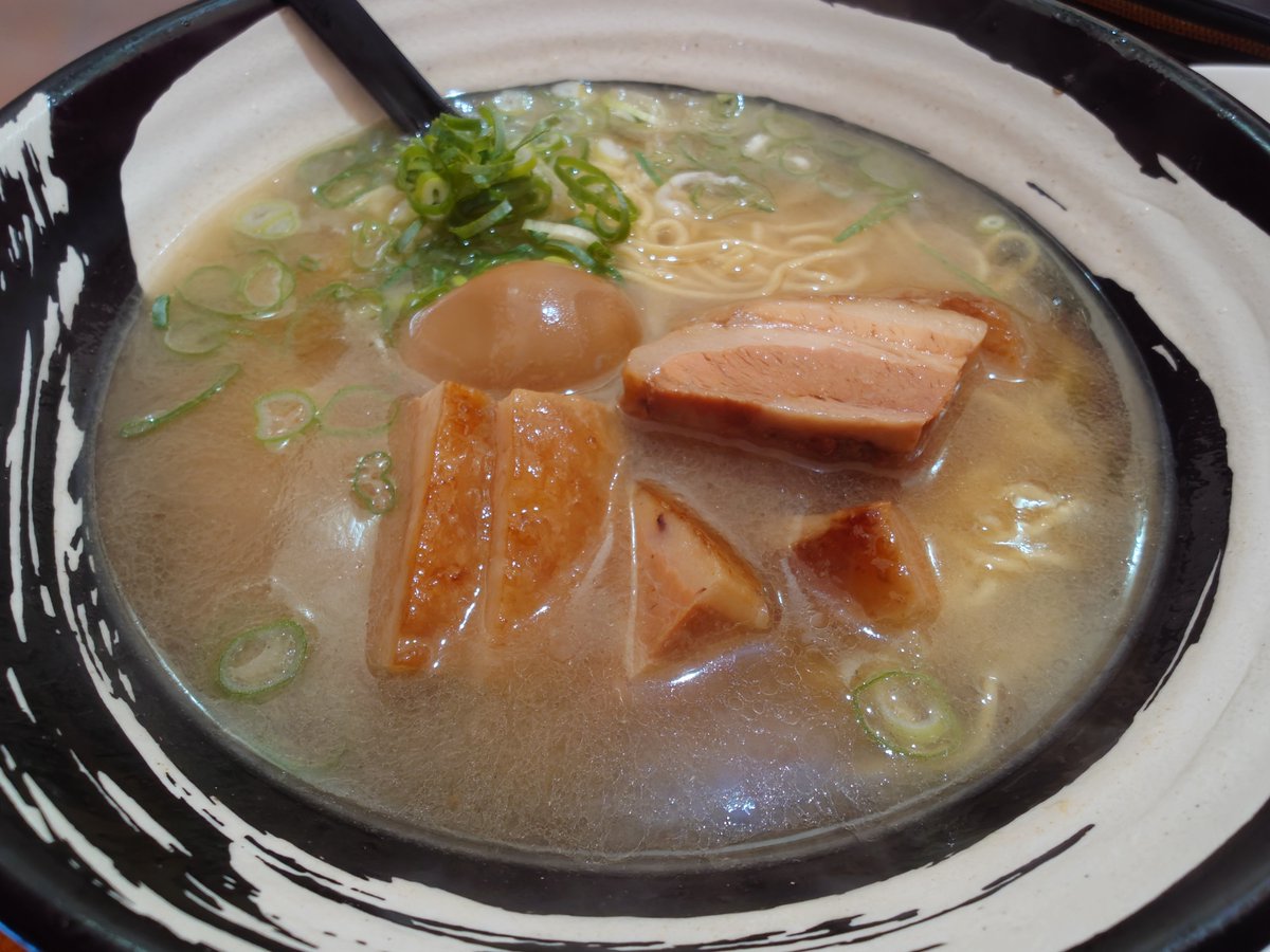 yuu4258's tweet photo. 出雲まで来たので個人的に大好きなラーメン屋さんへ(｢🍜･ω･)｢🍜
マグロ出汁のスープも美味しいけどチャースーがたまらない🤤 https://t.co/fgjLHOyiEw