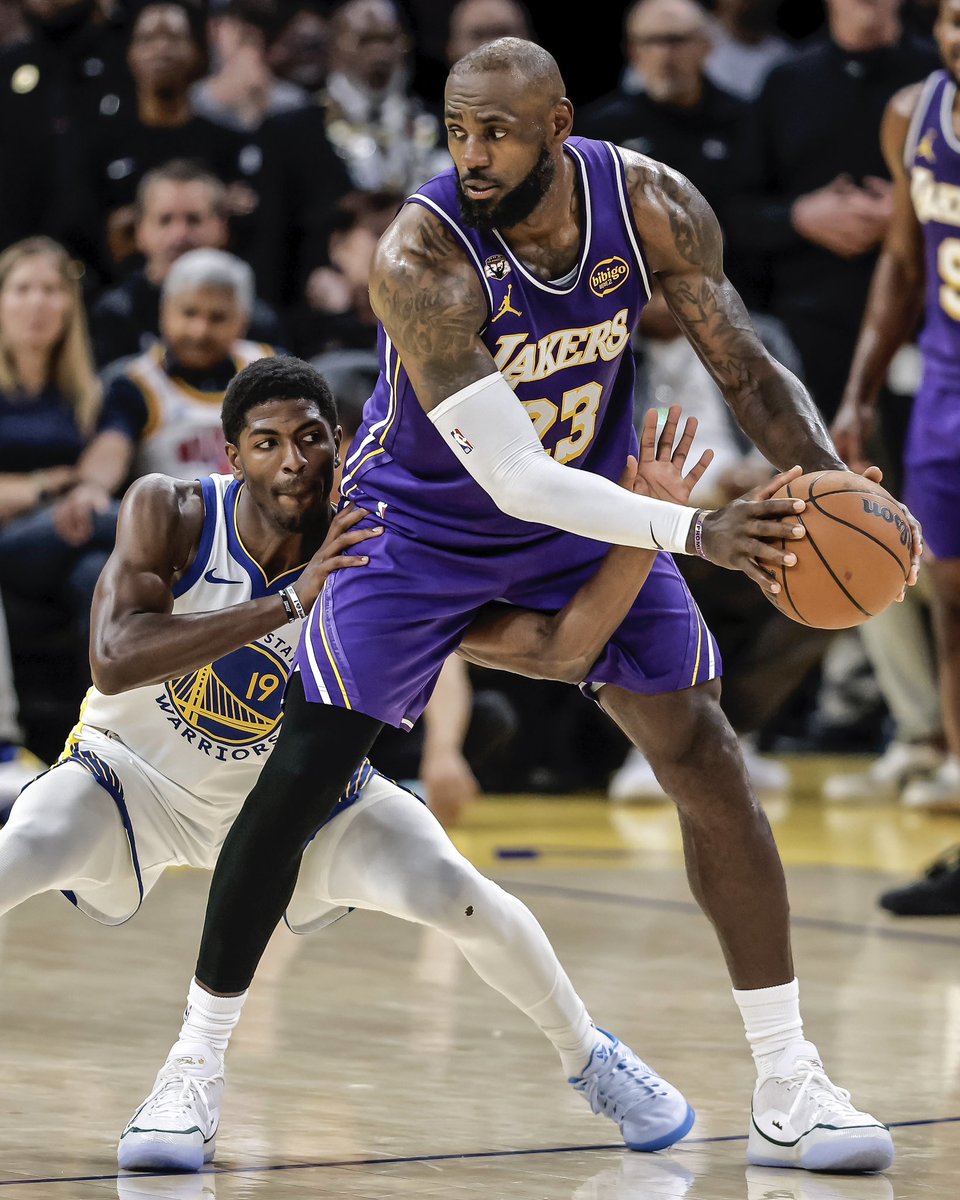 overtime's tweet photo. Bro was doing anything to stop LeBron 😭 (via San Francisco Chronicle/Getty) https://t.co/qSdpOKKsbr