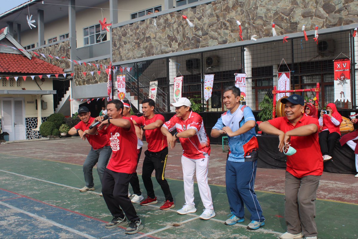 Osemsmanpat's tweet photo. 🇮🇩 𝐌𝐄𝐑𝐈𝐀𝐇𝐊𝐀𝐍 𝐇𝐔𝐓 𝐊𝐄-𝟖𝟏 𝐑𝐈 🇮🇩

Halo 𝘍𝘰𝘶𝘳𝘱𝘶𝘱𝘦𝘭𝘴!🙌🏻

Semangat kemerdekaan kembali hadir di 𝗦𝗠𝗔𝗡 𝟰 𝗦𝘂𝗸𝗮𝗯𝘂𝗺𝗶! 🎉

Berbagai kegiatan seru dan penuh kebersamaan menjadi bagian dari perayaan 𝗛𝗨𝗧 𝗸𝗲-𝟴1 https://t.co/cGLvUaZOyi