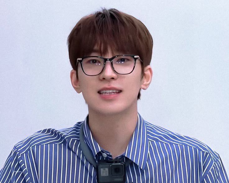 yukowonjeon's tweet photo. #them coded 🤭 https://t.co/PnLulPjS2W