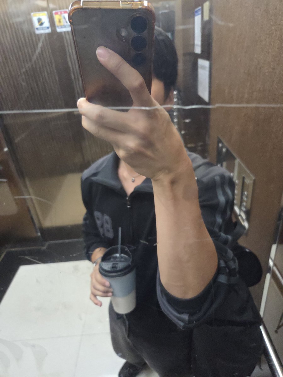 dongja76's tweet photo. 코디 고갈됨.. https://t.co/eiXk1OCCE4