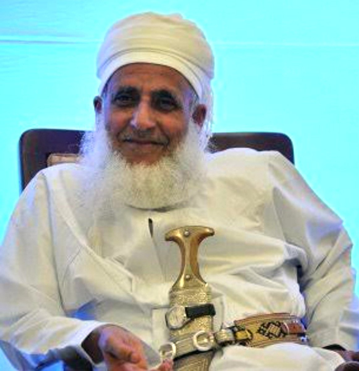 RaymondFHakim's tweet photo. 🔹️الإسم :
 الشيخ أحمد الخليلي

🔹️المنصب :
 المفتي العام لسلطنة عُمان منذ عام 1975

🔹️السؤال :
لماذا لم يصدر عن الشيخ أحمد الخليلي بيانٌ يستنكر فيه اعتداء الحوثيين على مكة المكرمة؟! https://t.co/bmotBIMgIy