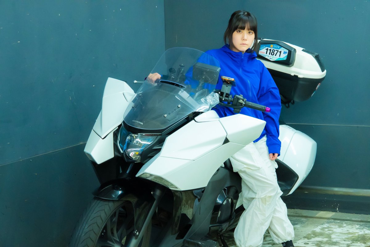 YuiMinase_Bike's tweet photo. 思ったよりスポーツ走行できるけどそこまで軽快感があるわけでもなく、ゴールドウイングほどのどっしり感があるわけでもない。そんな曇り空のようなNM４-０２です。
今日は予報では曇りのままだけど大丈夫かな・・・？ https://t.co/0DtWJCpHhb