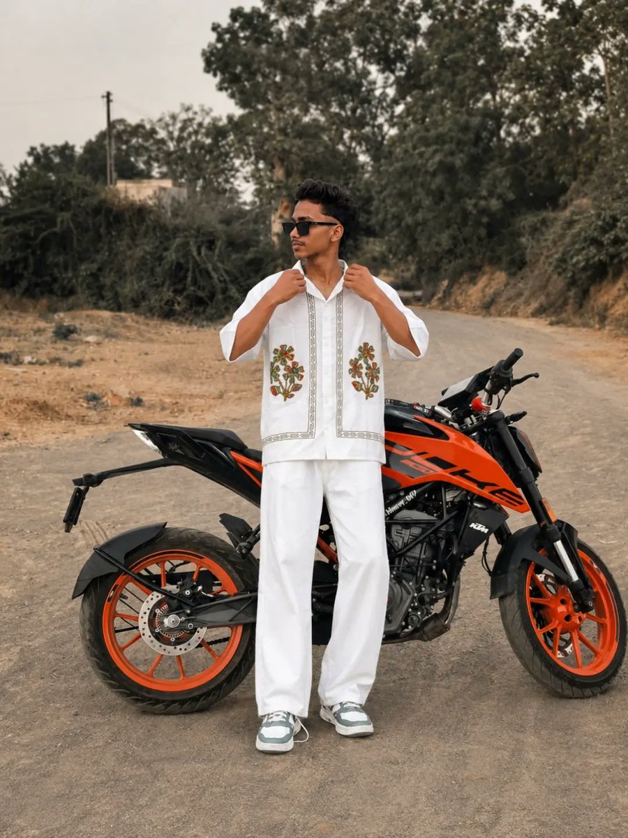 AlagzZeynep's tweet photo. રસ્તા ગમે તેવા હોય, આપણી સવારી હંમેશા વટ વાળી જ હોય. " 😎🔥"શાંતિથી જીવવું અને વટથી ફરવું, એ જ આપણો નિયમ. " 🤍🏍️
BAPUU POTE ❣️‼️ https://t.co/qSIvvfGh1M