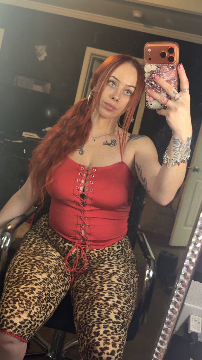 GoddesssAmber79's tweet photo. Say hi if you like the fit 👩🏻‍🦰🔥 https://t.co/vshFU8O1FL