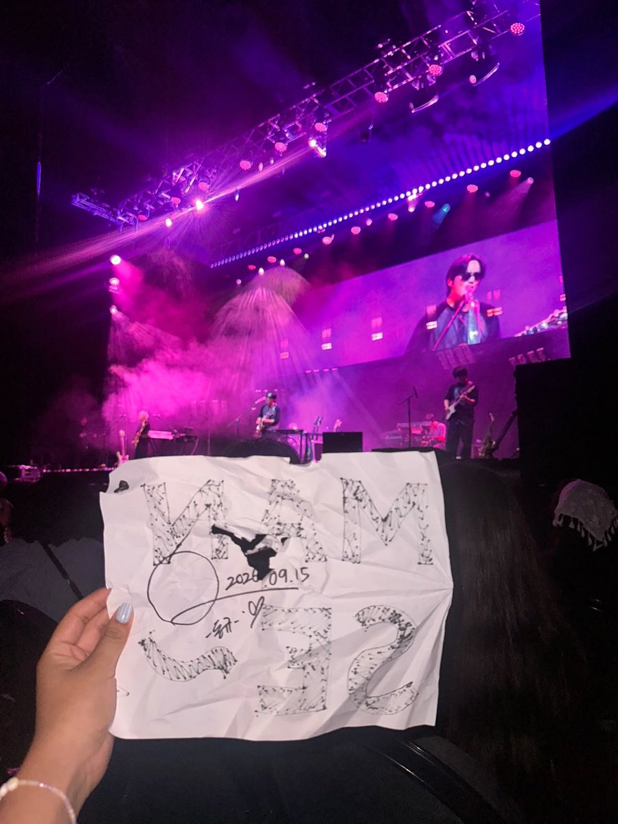 augustspri47158's tweet photo. Mi querida amiga anoche se ganó el avioncito de papel que se lanzó en el concierto de ayer de @wave_to_earth, estoy muy feliz por ella, se lo merece más que nadie en el mundo
#wavetoearthmexicocity
#wavetoearthtour
#W2e
Manse wave to Earth https://t.co/KE7Q2RpV6s