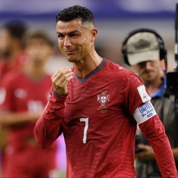 TouchnineX_'s tweet photo. 🚨 𝗡𝗘𝗪: Trophies won since the introduction of VAR:

🇦🇷 Lionel Messi: 18
🇵🇹 Cristiano Ronaldo: 2

But but Fifa is favouring Messi. 😂 https://t.co/G94yZfzLZC