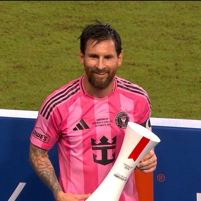TouchnineX_'s tweet photo. 🚨 𝗡𝗘𝗪: Trophies won since the introduction of VAR:

🇦🇷 Lionel Messi: 18
🇵🇹 Cristiano Ronaldo: 2

But but Fifa is favouring Messi. 😂 https://t.co/G94yZfzLZC