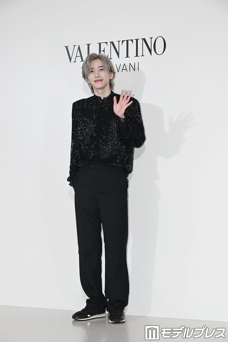 modelpress's tweet photo. なにわ男子・道枝駿佑「Valentino」
アンバサダー就任マスコミ発表会【全文】
https://t.co/xP9eeWjesO

プラチナブロンドヘアで登場🩷
自身の個性は「ちょっとポンコツ（笑）」
バイク免許取得に意欲🏍💨

一問一答形式でまとめました📝

▷みっちー、メゾン ヴァレンティノ https://t.co/jxJEDs3L41