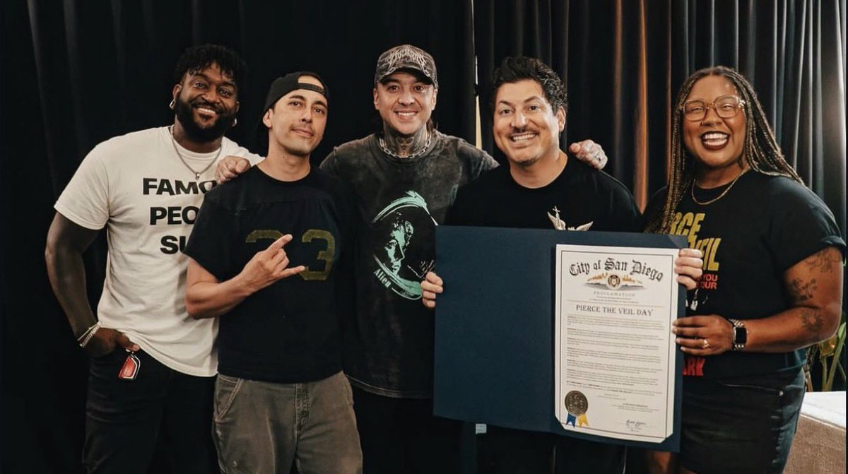 grimwarl0ck's tweet photo. september 12th becoming pierce the veil day has got to be the most life changing event that has ever happened in the month of september i think https://t.co/VcqdTB3vTS