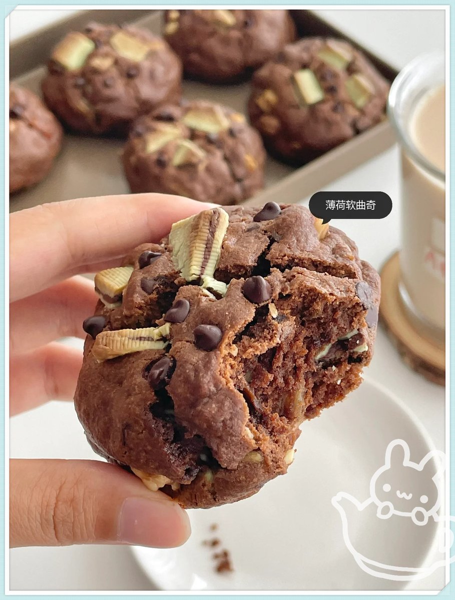 eveyg421639's tweet photo. Got extra homemade chocolate chip cookies! Left a plate on my neighbor’s porch. Small kindness, big smiles https://t.co/Qhi6NJIZgM