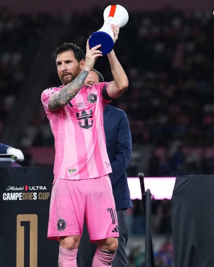 hernanqo's tweet photo. ¡¡EL GOAT, CAMPEÓN CON @InterMiamiCF 🏆 🏆 

Con un gol de MESSI y otro de CASEMIRO, @InterMiamiCF se impuso ante @CruzAzul en la final de la Campeones Cup 

🏆 ¡¡¡49!!! para el mejor de la historia, quien además llegó al CENTENAR DE GOLES con la camiseta de @InterMiamiCF https://t.co/hR5qpS86xr