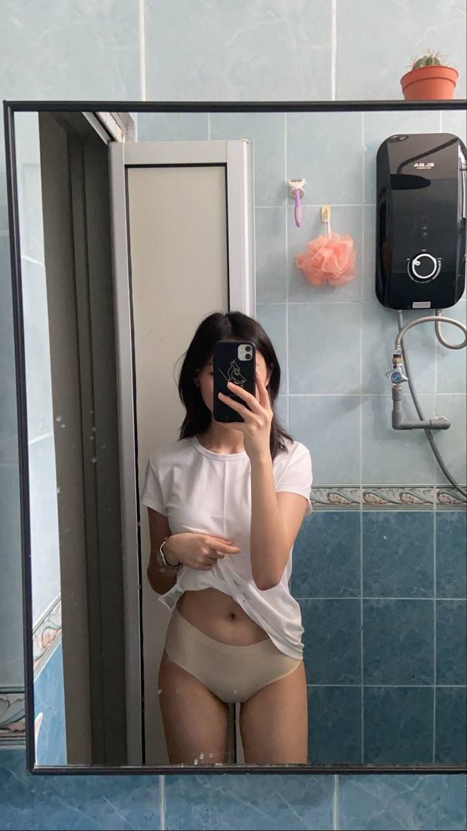 xyt917's tweet photo. 软磨硬泡小女友终于给拍奶子了 https://t.co/cDJdOS59Ex