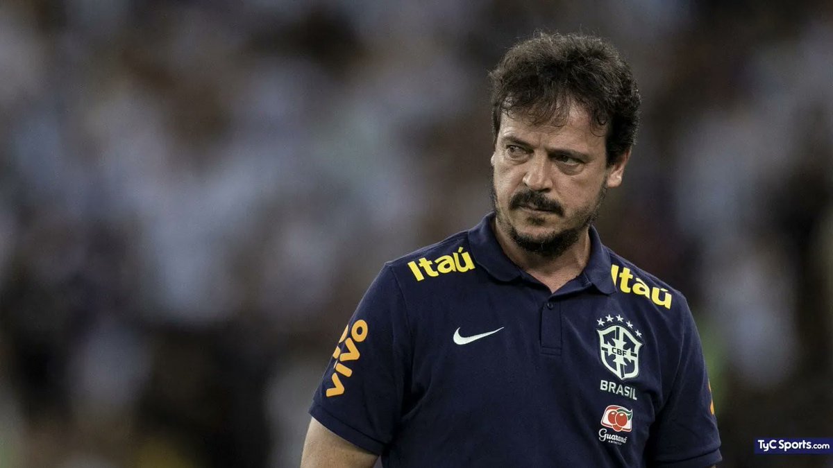 LeonMachad8's tweet photo. A Fernando Diniz justo se le ocurrió en 2023 hacer un equipo serio para ganarnos a nosotros la Libertadores. Después, todo papelones y equipos amaretes de mierda. Cruzeiro 2025, Corinthians 2026 y la papelonezca selección brasileña. https://t.co/QA2syxuxQU